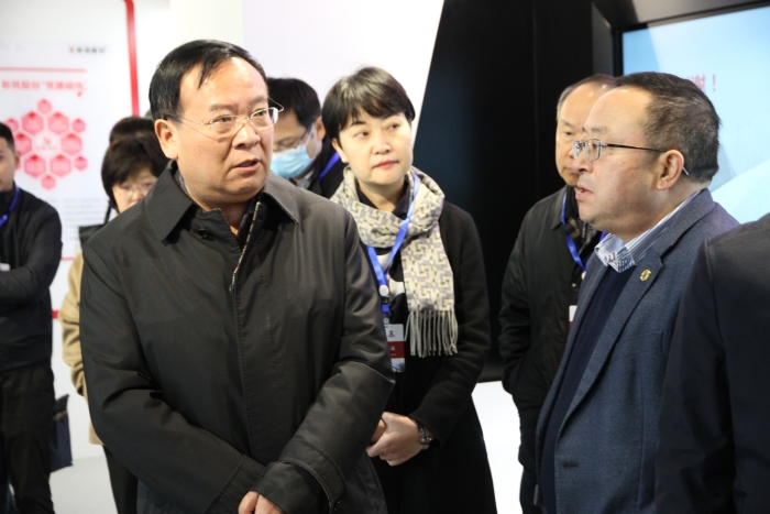  四川省人民政府副省长杨洪波考察加拿大28预测股份